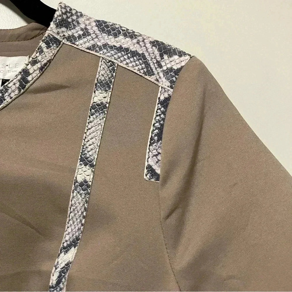 NWT  Carlisle python leather taupe blouse top - Picture 7 of 9